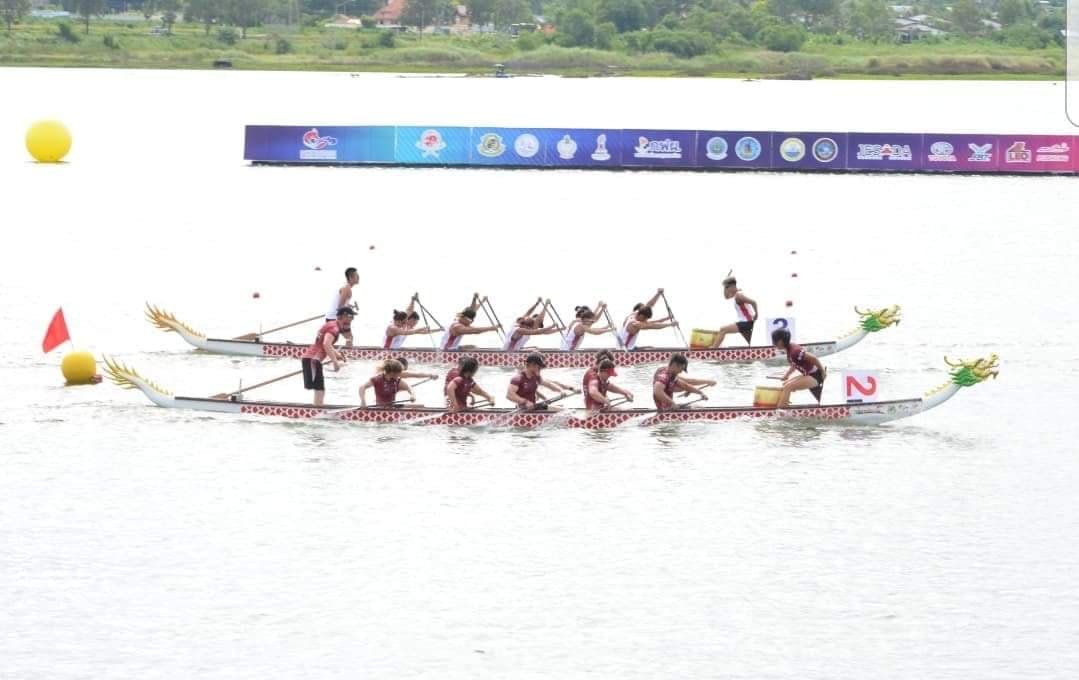 Menard in competition with his team