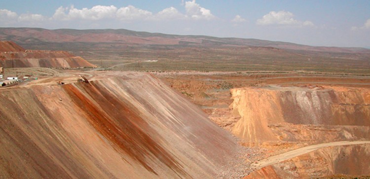 Image of Goldcorp mine in the Nevada desert